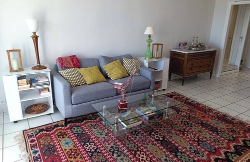 Le Port Apartment | Apartment facing the sea