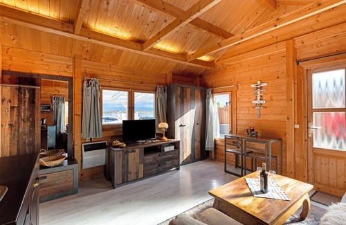 Mucheln House | Apartment 'Ferienhaus Seebrise - Marina Mücheln' with Lake View, Wi-Fi and Air Conditioning