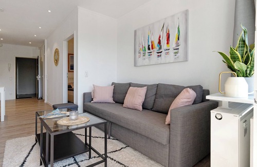 Holm Apartment | Apartment 'Ferienappartement Holm Ostsee' with Balcony and Wi-Fi