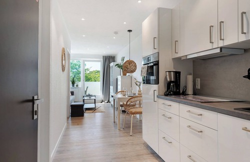 Holm Apartment | Apartment 'Ferienappartement Holm Ostsee' with Balcony and Wi-Fi