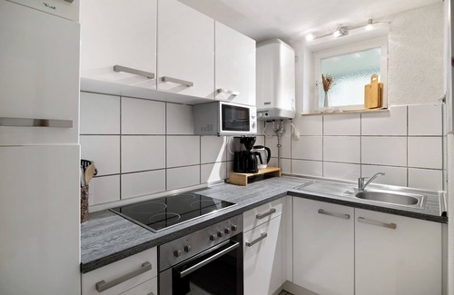 Markdorf Apartment | Apartment 'Ferienwohnung Alpensicht' with Lake View, Shared Garden and Wi-Fi