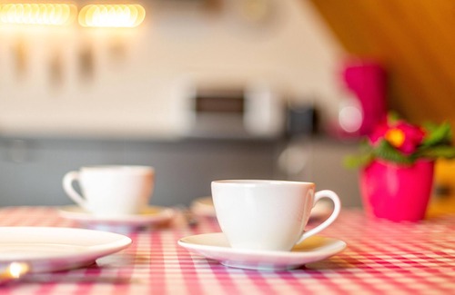 Munchen District Apartment | Apartment 'Ferienwohnung Fischer' with Private Terrace, Shared Garden and Wi-Fi