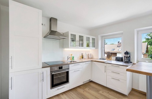 Bad Toelz Apartment | Apartment 'Ferienwohnung Kalvarienberg' with Mountain View, Balcony and Wi-Fi