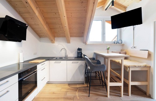 Bad Toelz Apartment | Apartment 'Ferienwohnung Wendelsteinblick' with Mountain View, Balcony and Wi-Fi