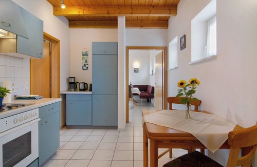 Petershausen-Ost Apartment | Apartment 'Ferienwohnung Links' with Balcony and Wi-Fi