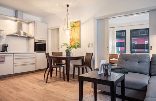 Jever Apartment | Apartment 'Ferienwohnung 2 Klün's' with Private Terrace, Balcony and Wi-Fi