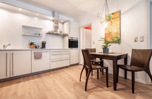 Jever Apartment | Apartment 'Ferienwohnung 2 Klün's' with Private Terrace, Balcony and Wi-Fi