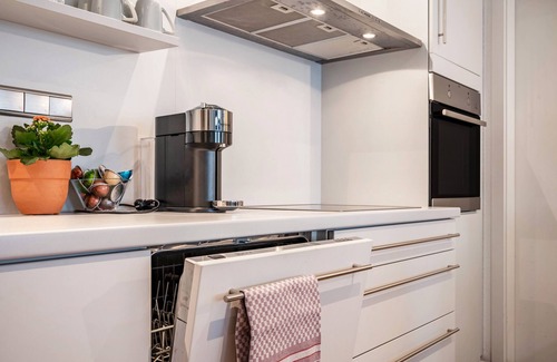 Jever Apartment | Apartment 'Ferienwohnung 2 Klün's' with Private Terrace, Balcony and Wi-Fi