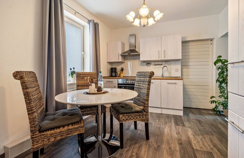 Krauschwitz Apartment | Apartment 'Fewo Am Wald Erdgeschoss' with Shared Terrace, Shared Garden and Wi-Fi