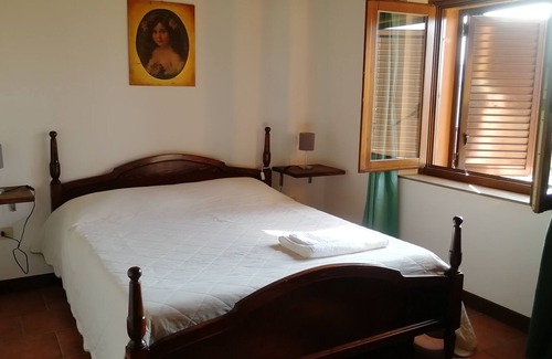 Treia House | apartment for 6 people in Villa Luzi farmhouse