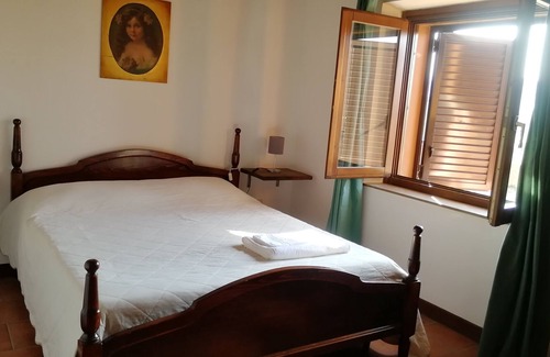 Treia House | apartment for 6 people in Villa Luzi farmhouse