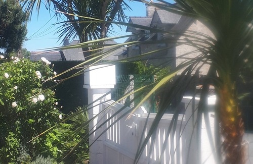 Saint-Cast-le-Guildo Apartment | Apartment in large house with independent entrance and parking, terrace, garden.