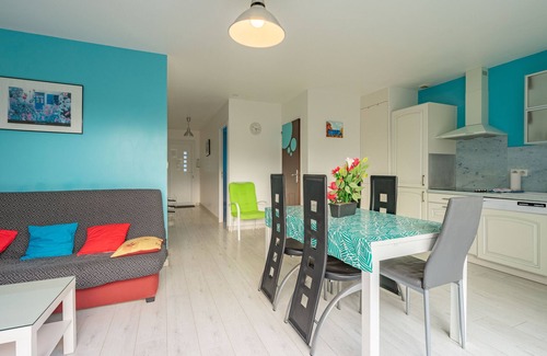 Saint-Simon-de-Bordes Apartment | Apartment 'Le Clos Du Champ De L'Amour - Ile Madame' with Pool, Wi-Fi and Air Conditioning