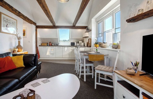 Neustrelitz Apartment | Apartment 'Gemütliche Ferienwohnung In Seenähe' with Shared Terrace, Shared Garden and Wi-Fi