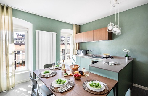 Gargnano Apartment | Apartment 'Gemhouse Smeraldo Garda Lake' 50 m from the lake, wi-fi and air conditioning n