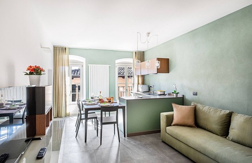 Gargnano Apartment | Apartment 'Gemhouse Smeraldo Garda Lake' 50 m from the lake, wi-fi and air conditioning n