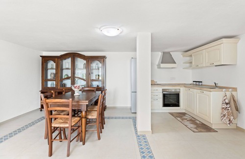 Torre dei Corsari Apartment | Apartment 'Giagiumar' with Sea View, Private Terrace and Air Conditioning