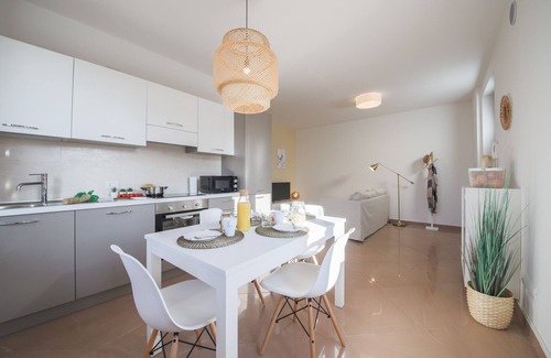 Sommacampagna Apartment | Apartment 'Glicine' with Shared Garden, Wi-Fi and Air Conditioning