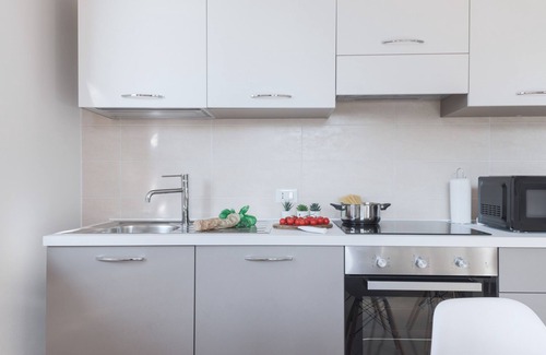 Sommacampagna Apartment | Apartment 'Glicine' with Shared Garden, Wi-Fi and Air Conditioning