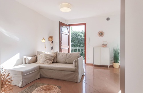 Sommacampagna Apartment | Apartment 'Glicine' with Shared Garden, Wi-Fi and Air Conditioning