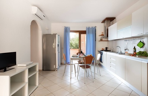 Monte Petrosu Apartment | Apartment 'Granito's' with Partial Sea View, Wi-Fi and Air Conditioning