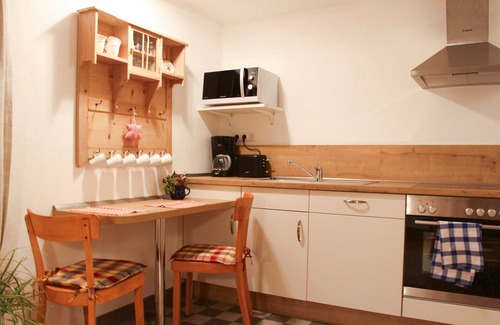 Gudensberg Apartment | Apartment 'Gudde Stube' with Shared Terrace, Shared Garden and Wi-Fi