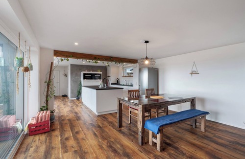 Lauf Apartment | Apartment 'Haus Elisabeth' with Balcony and Wi-Fi