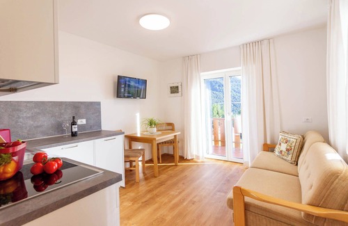 Castelrotto Apartment | Apartment “Haus Lohengrin - Ferienwohnung 1” with Mountain View