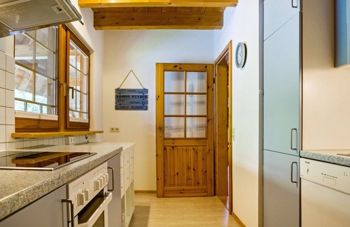 Spielweg Apartment | Apartment 'Haus Miriam' with Mountain View, Shared Garden and Wi-Fi