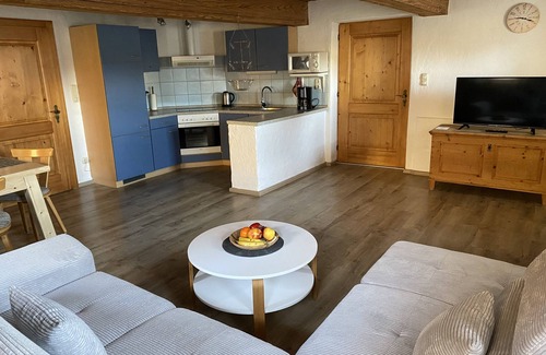 Neureichenau Apartment | Apartment 'Haus Peschl Fewo 1' with Shared Terrace, Shared Garden and Wi-Fi