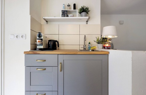 Stelle Apartment | Apartment 'Idyllisches Zimmer Im Grünen' with Private Garden and Wi-Fi