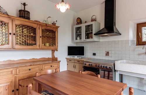 Pelago Apartment | Apartment 'Il Cerro Basic Per Due' with Shared Pool and Shared Garden