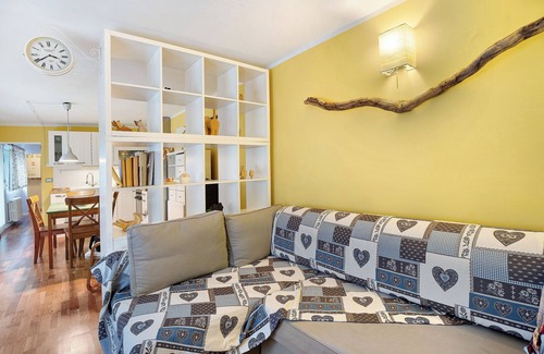 Belgirate Apartment | Apartment 'Il Giardino' with Lake View, Private Terrace and Wi-Fi