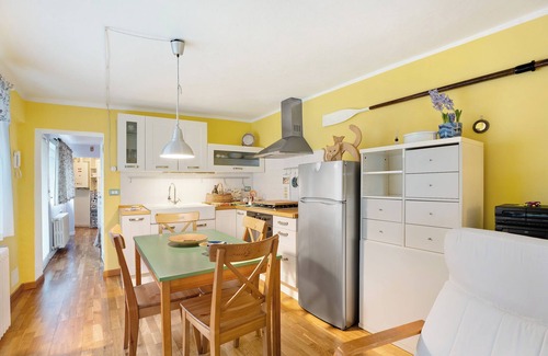 Belgirate Apartment | Apartment 'Il Giardino' with Lake View, Private Terrace and Wi-Fi