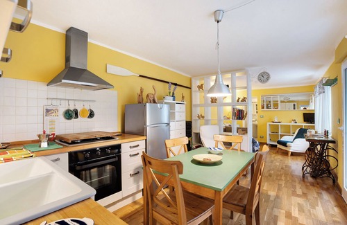 Belgirate Apartment | Apartment 'Il Giardino' with Lake View, Private Terrace and Wi-Fi