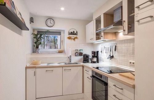 Sachsenhausen Apartment | Apartment 'Im Kleinen Feld' with Private Terrace, Private Garden and Wi-Fi