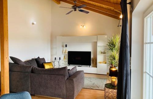 Schleusingen Apartment | Apartment "Im Sonneneck" bis 4 Personen mit Parkplatz, W-LAN, Netflix im Thüringer Wald, Schleusingen