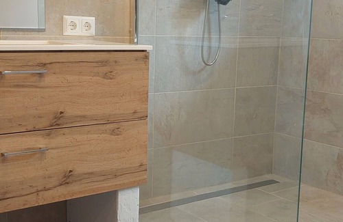 Rosenbach Apartment | Apartment 'In a Quiet Location near Lake Faak' with Private Garden, Balcony and Wi-Fi