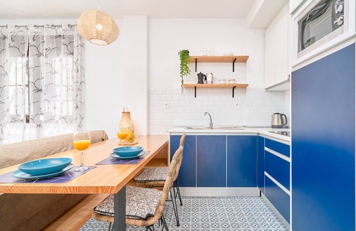 Almunecar Apartment | Apartment in Almuñecar with Private Terrace, Wi-Fi and Air Conditioning