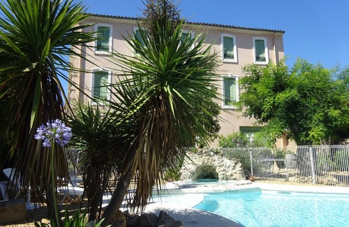 Pomerols Apartment | APARTMENT IN ANCIENT MASTER'S HOUSE WITH SWIMMING POOL, PARKING AND BEACHES At 8 Km