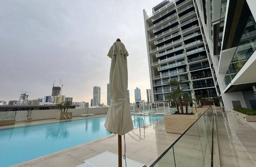 Jumeirah Village Circle House | Apartment in JVC with Pool & Terrace