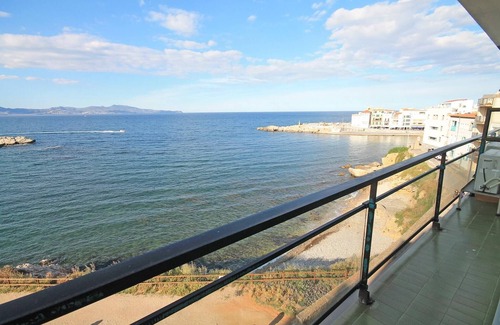 L'Escala Apartment | Apartment in L'Escala with Stunning Sea Views