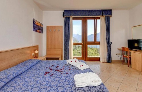 Limone sul Garda Apartment | Apartment in Limone with balcony or terrace