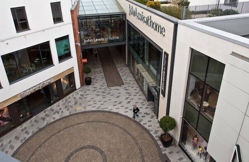 Newbury Apartment | Apartment in Parkway Centre (1BAI)