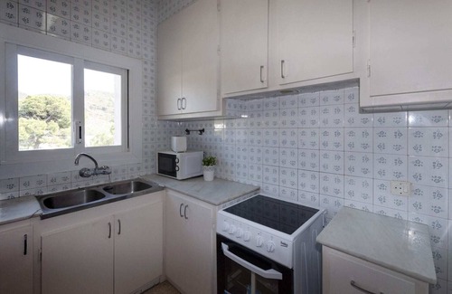 Roses Town Center Apartment | Apartment in Roses with Sea Views & Pool