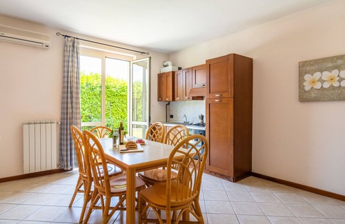 Cunettone House | Apartment in Salò with Pool and Olive Groves