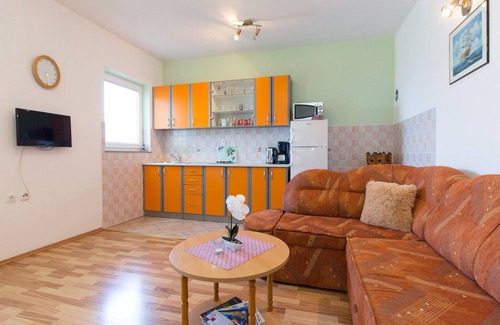 Senj Apartment | Apartment in Senj near the Sea & Pool