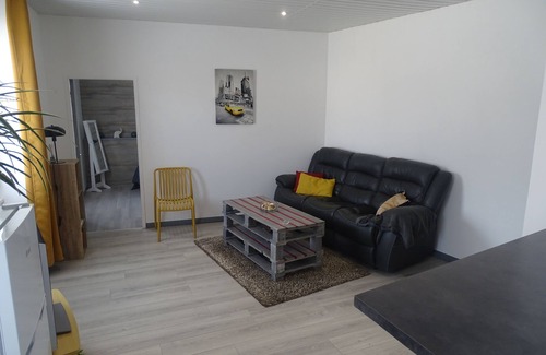 Feugarolles Apartment | Apartment in the center of all tourist destinations. Pets allowed.