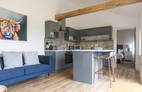 Trowbridge Apartment | Apartment in the Countryside with Hot Tub