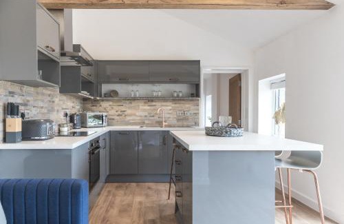 Trowbridge Apartment | Apartment in the Countryside with Hot Tub